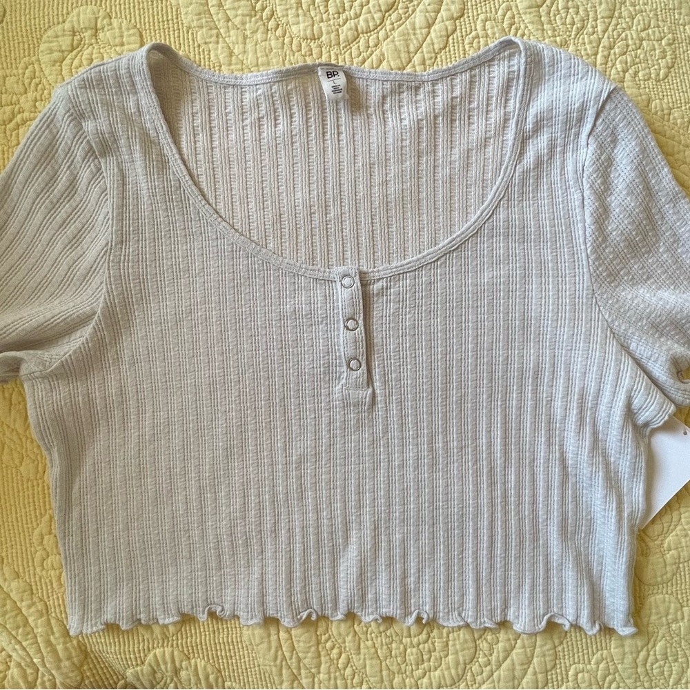 bp Ribbed Cropped Top HENLEY with three snap NEW LG